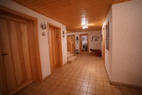 Eschetüren mit Glas- und Holzfüllung