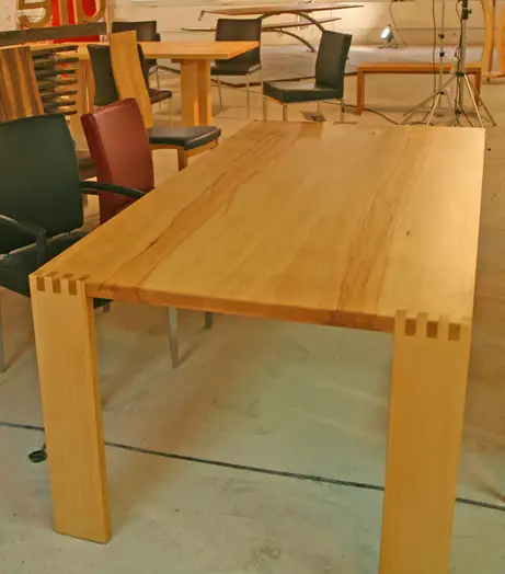 Massivholztisch für den Essplatz