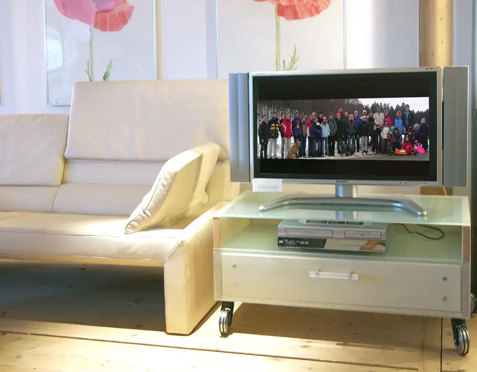 TV-Lowboard auf Rollen TV-Lowboard auf Rollen