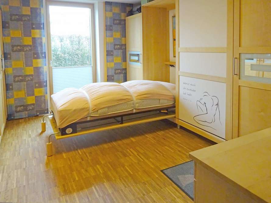 Doppel-Klappbett in Ahorn Massivholz mit bedruckter Glasfront 