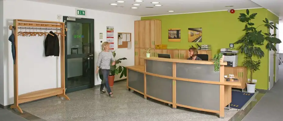 Die Möbelmacher in Berlin richten Büros ein