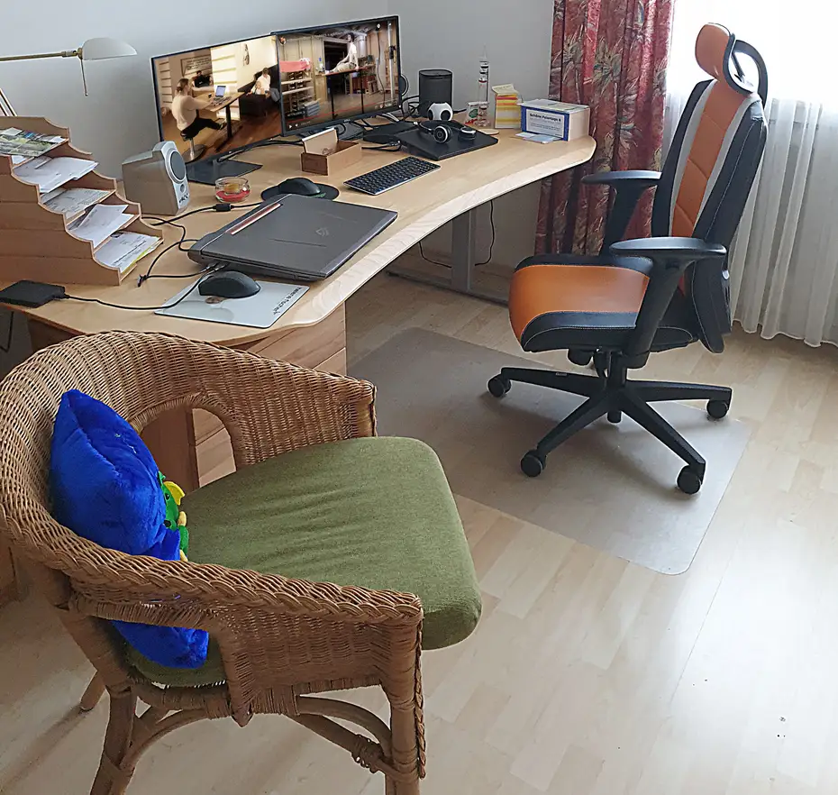 Höhenverstellbarer Schreibtisch in Ahorn Massivholz Höhenverstellbarer Schreibtisch in Ahorn Massivholz