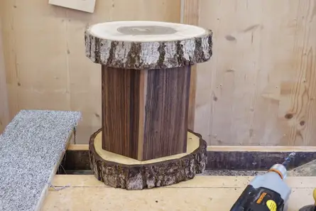 Urne, bzw. Urnenverkleidung aus Nussbaum Urne, bzw. Urnenverkleidung aus Nussbaum