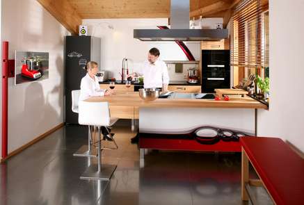 Rotwein-Massivholzküche mit Ute und herwig Danzer 