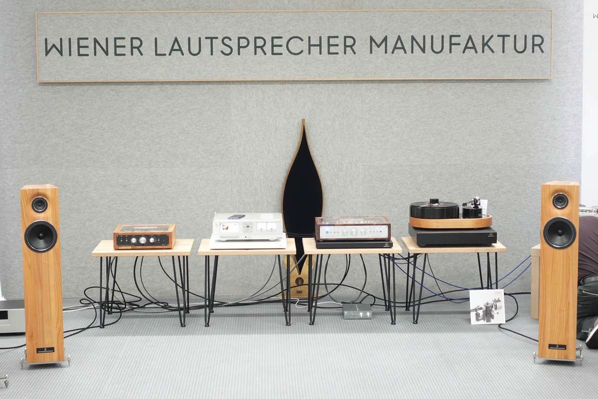 Lautsprecher und Verstärker in Massivholz mit der Wiener Lautsprecher Manufaktur 