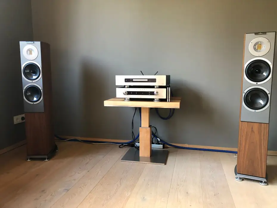 Musikgenuss mit Hifimöbeln aus Massivholz Musikgenuss mit Hifimöbeln aus Massivholz
