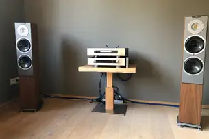 Hifi-Tischchen aus Elsbeere Hifi-Tischchen aus Elsbeere