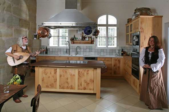 Massivholzküchen im Landhausstil aus fränkischer Buche 