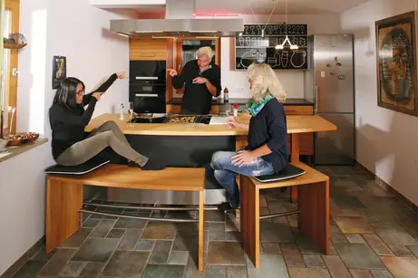 Kochinsel mit Front aus schwarzem Leder 