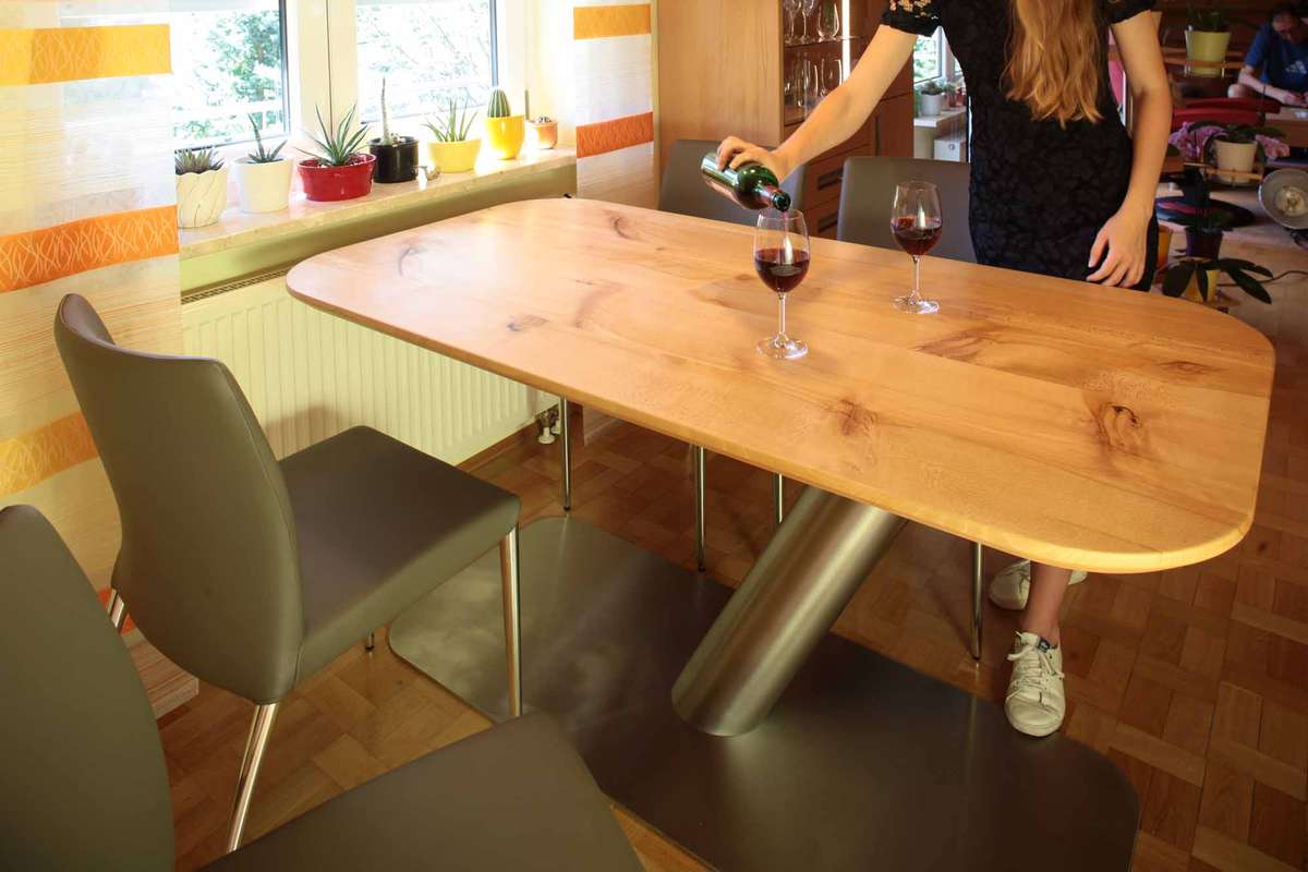Massivholztisch namens Enterprise in fränkischer Buche