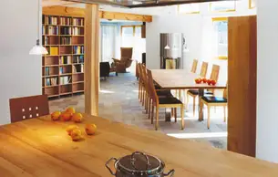 Erdgeschoss mit Küche, Essplatz und Wohnzimmer Erdgeschoss mit Küche, Essplatz und Wohnzimmer