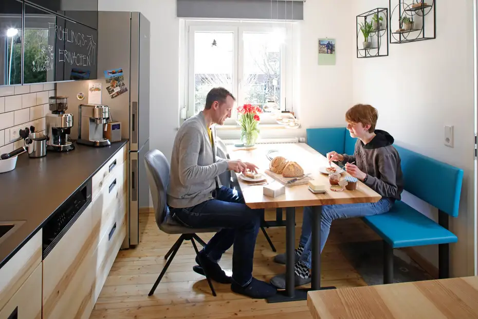 Essplatz in der Küche in türkisfarbigen Leder Essplatz in der Küche in türkisfarbigen Leder