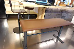 pulverbeschichtetetete Bank, bequemer Hocker mit Rückenlehne und der Rollhocker pulverbeschichtetete Bank, bequemer Hocker mit Rückenlehne und der Rollhocker