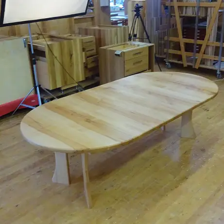 Massivholztisch in rotkerniger Buche rund Massivholztisch in rotkerniger Buche rund