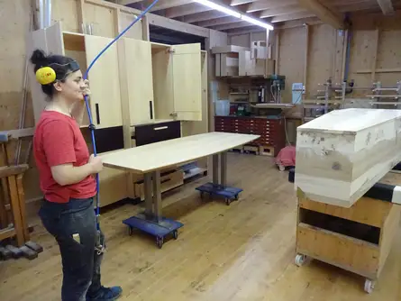 Fertig verleimter Sarg noch ohne Oberflächenbehandlung Fertig verleimter Sarg noch ohne Oberflächenbehandlung