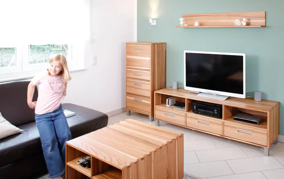 TV-Möbel als Ensemble mit Couchtisch in Rüster