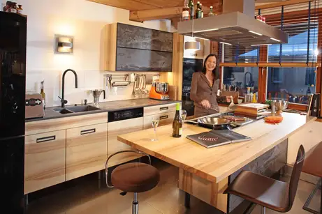 Massivholzküche aus heimischer Esche Massivholzküche aus heimischer Esche