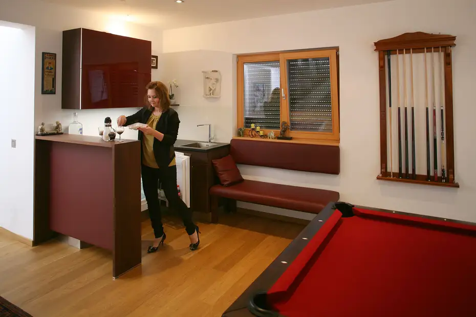 Bar mit Billardtisch Bar mit Billardtisch