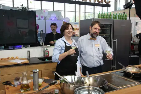 Foodbloggerin in der Möbelmacherküche Foodblogger eintopfheimat in der Möbelmacherküche