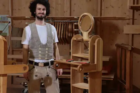 Herrendiener in Massivholz Herrendiener in Massivholz