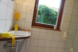 Gäste-WC mit Dusche Gäste-WC mit Dusche