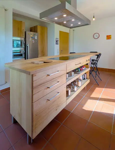 Kochinsel in massiver Buche aus der Hersbrucker Alb 