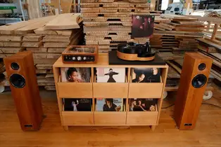 Einfacher Schubschrank für Platten Einfacher Schallplattenschrank