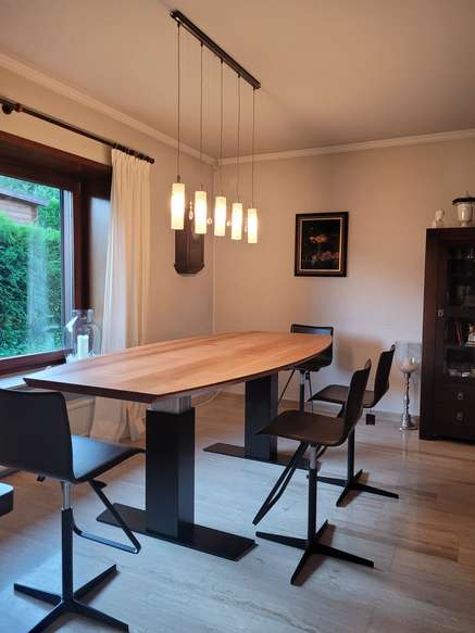 Höhenverstallbarer Konferenztisch als Esstisch Höhenverstallbarer Konferenztisch als Esstisch