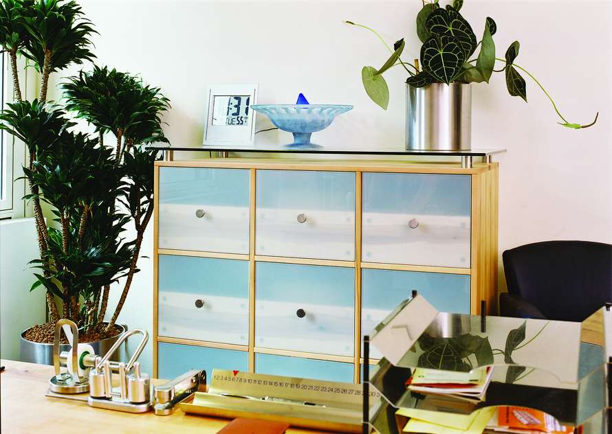 Schallplattenschrank mit Glasfront durchsichtig, aber tortzdem staubdicht Schallplattenschrank mit Glasfront durchsichtig, aber tortzdem staubdicht