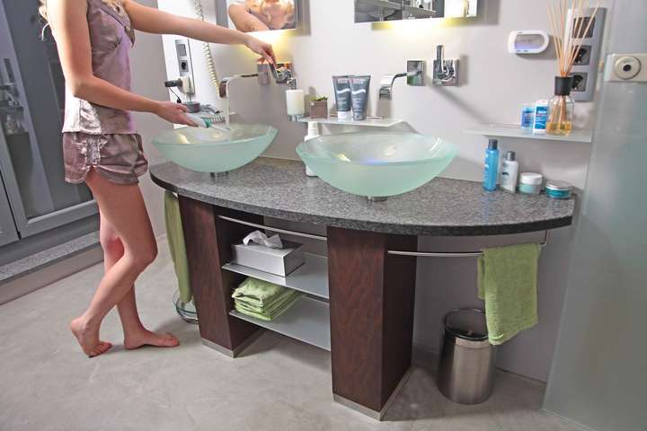 Badezimmer aus massivem Holz: Die Möbelmacher