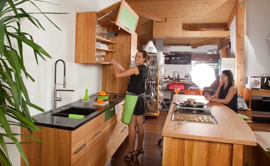 Die unkaputtbaren Massivholzküchen der Möbelmacher sind im Bauernhaus, im Loft und an jeder anderen Wohnstätte zuhause.
