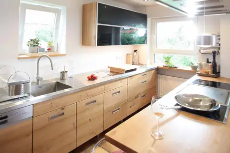 Edelstahl-Arbeitsplatte mit eingeschweister Spüle