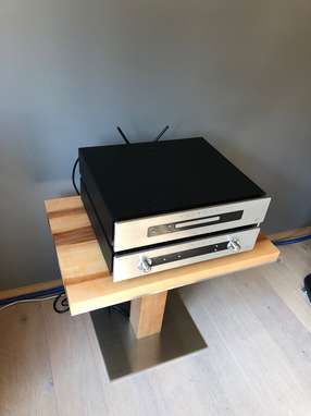 Hifi Rack aus Elsbeere und Edelstahl 