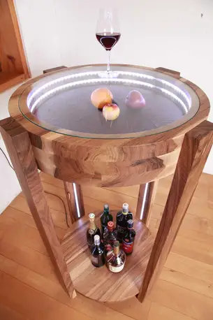 Barschrank Nussbaum Massivholz Vitrine als Stehtisch in Nussbaum