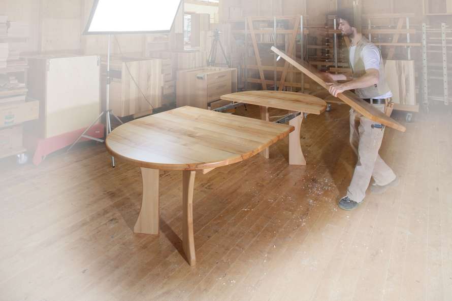 Massivholztisch zum Ausziehen in rund 