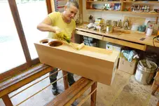 Livos Naturharzöl auf unseren nachhaltigen Lautsprechern Livos Naturharzöl auf unseren nachhaltigen Lautsprechern