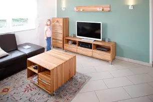 Rüstermöbel sind aus dem Holz der Ulme 