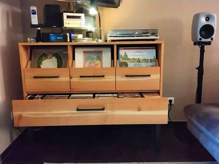 CD-Schublade im Schallplattenschrank 