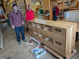 Schallplattenschrank in massiver Eiche Schallplattenschrank in massiver Eiche