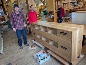 Schallplattenschrank in massiver Eiche Schallplattenschrank in massiver Eiche