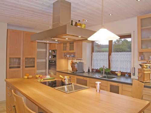 Küchenbeispiele 2005 in Kirschbaum und Buche, in der Nachbarschaft und