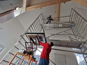 Die Seile des Dunstabzugs einstellen