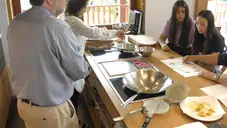 Planen und Kochen in der Massivholzküche Planen und Kochen in der Massivholzküche