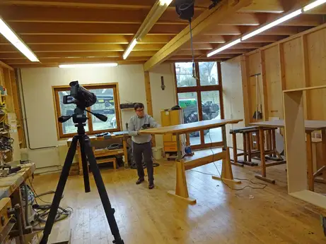 Christian Renner von LINAK fotografiert unseren Schreibtisch Christian Renner von LINAK fotografiert unseren Schreibtisch