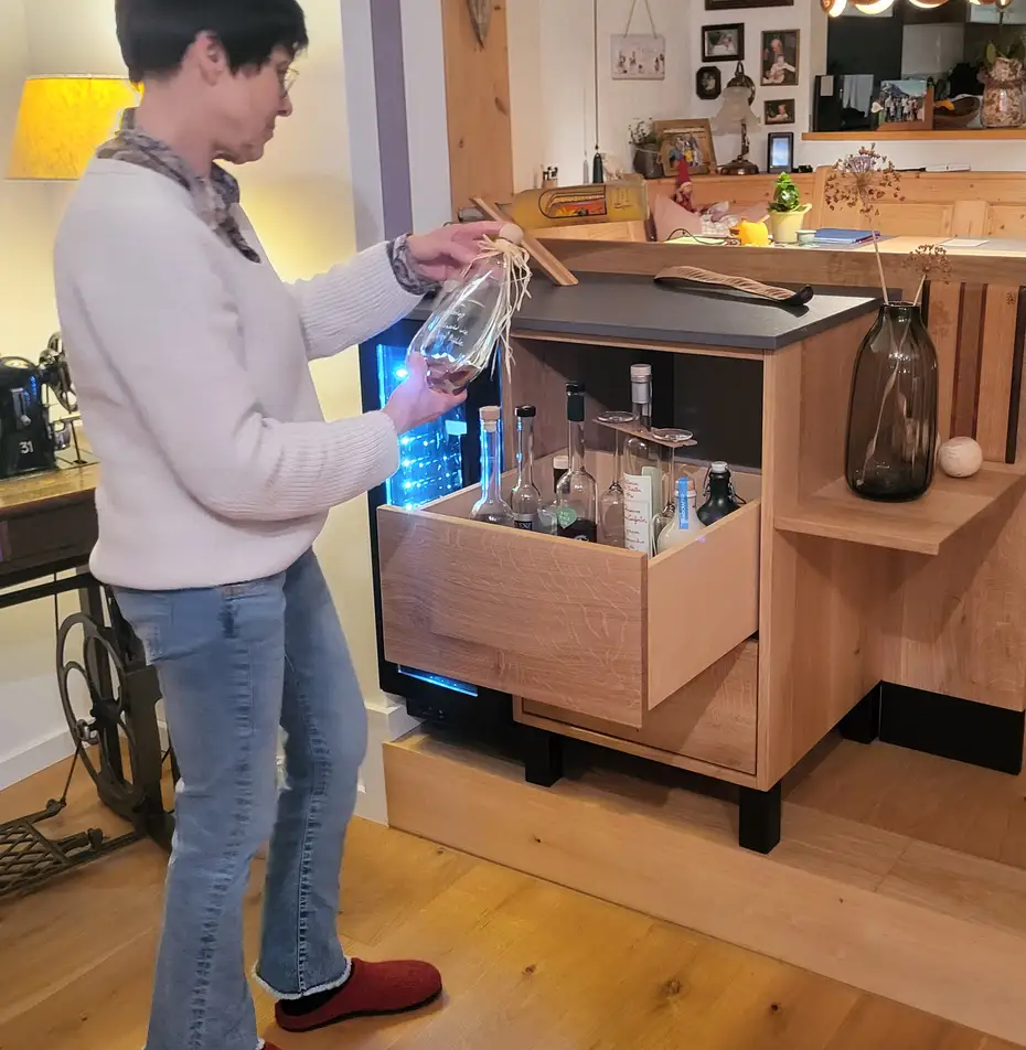 Barschrank mit Weinkühlschrank