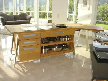 Offene Tablarauszüge in Kirschbaum in Gerhardsberg