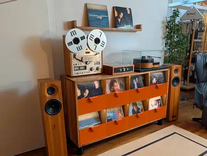 Schallplattenschrank in orange oder jeder Wunschfarbe 
