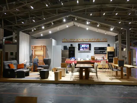 Messestand auf der Heim und Handwerk mit Dach