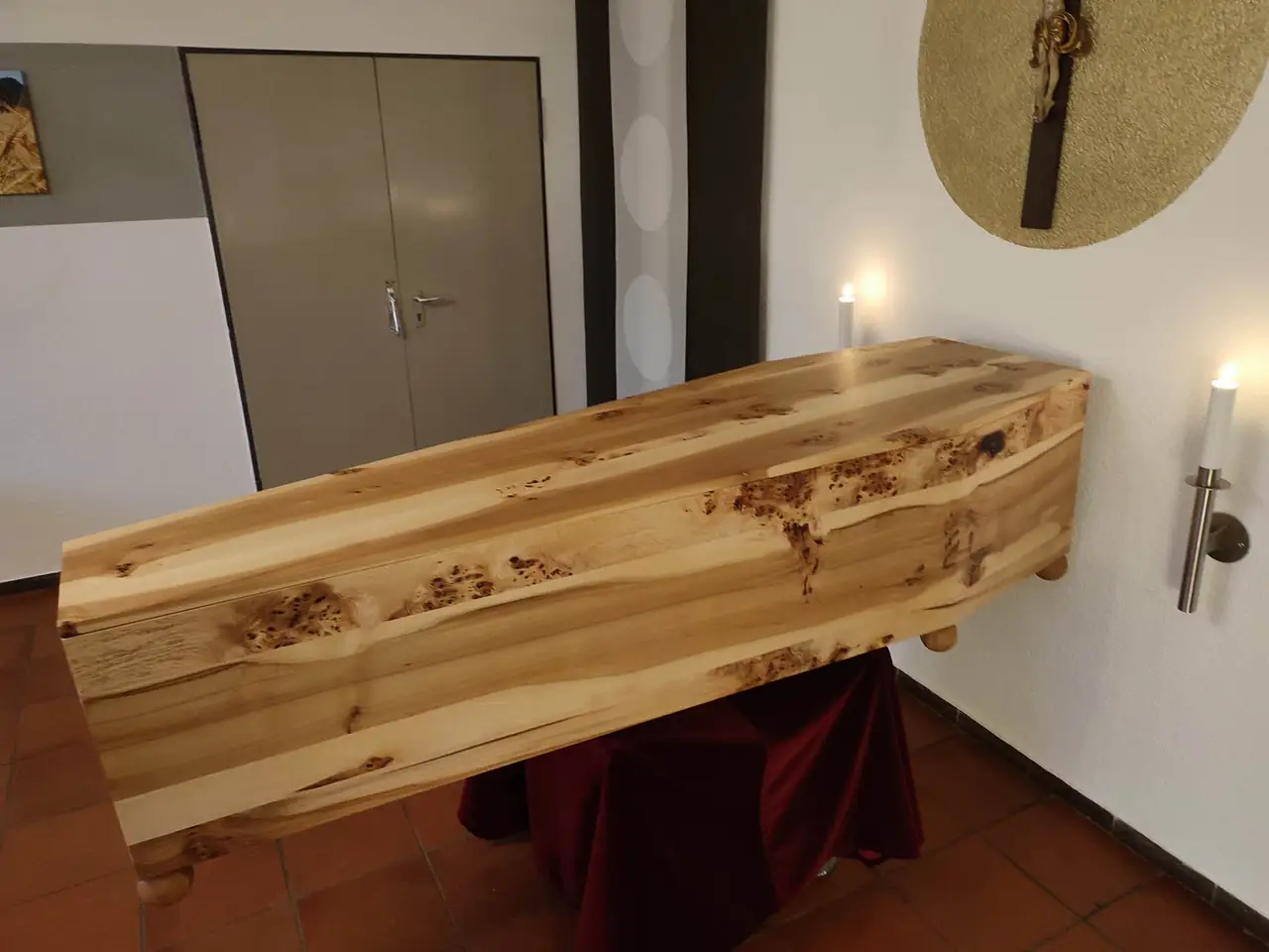 Sarg aus besonderem Holz Sarg aus besonderem Holz