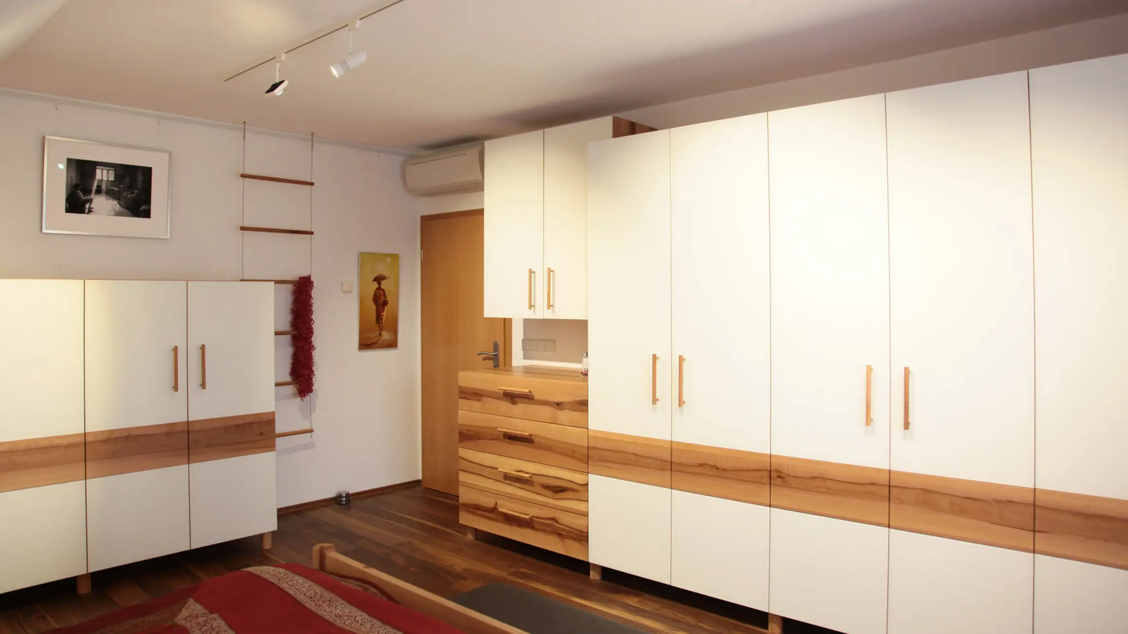 Massivholzschlafzimmer in Elsbeere Massivholzschlafzimmer in Elsbeere